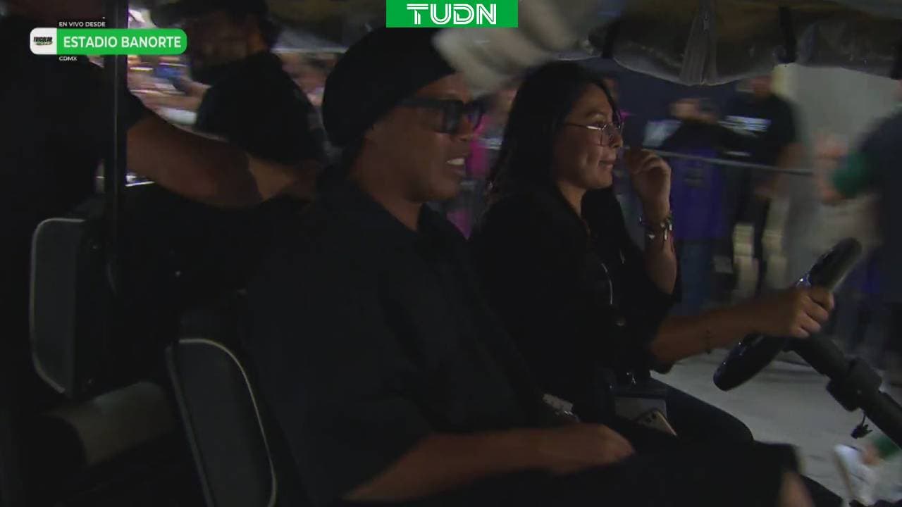 Llegada exclusiva de Ronaldinho al Estadio Banorte: ¡aparte y en carrito!