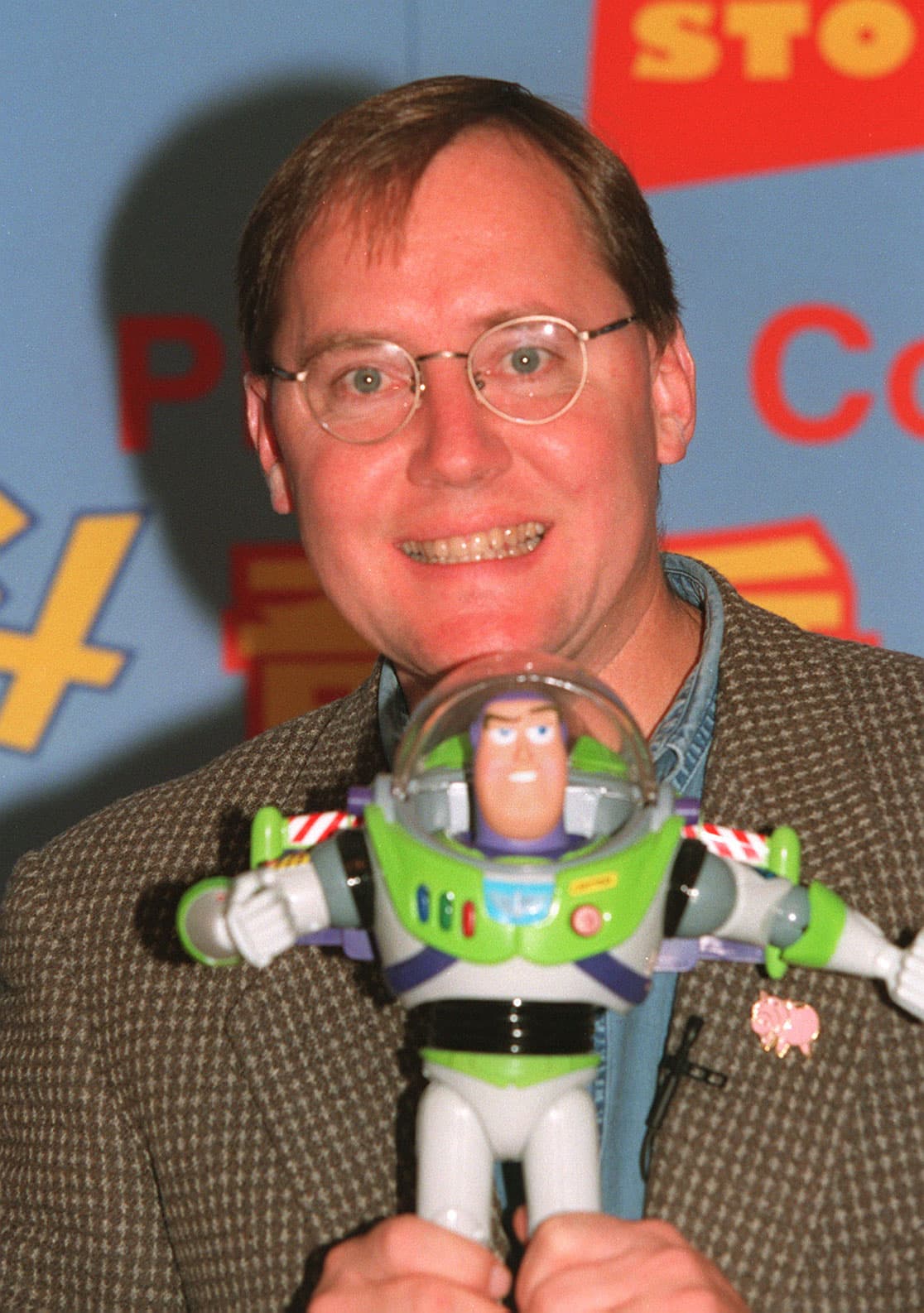 John Lasseter, el director de este filme, fue despedido en 1983 de los estudios Disney por su interés en desarrollar proyectos basados en la informática que requerían de un elevado presupuesto. Mientras el estudio de Mickey Mouse se dedicaba a sus creaciones clásicas, Lasseter trabajaba en una compañía que nació como división informática de Lucasfilm, llamada Pixar.