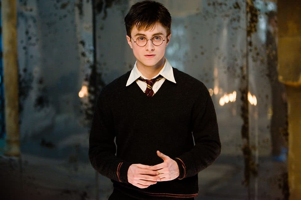 Para 'La orden del fénix' Harry ya tenía 15 años y todos los problemas y dramas que vienen con la adolescencia... además de al mago más tenebroso de la historia pisándole los talones.