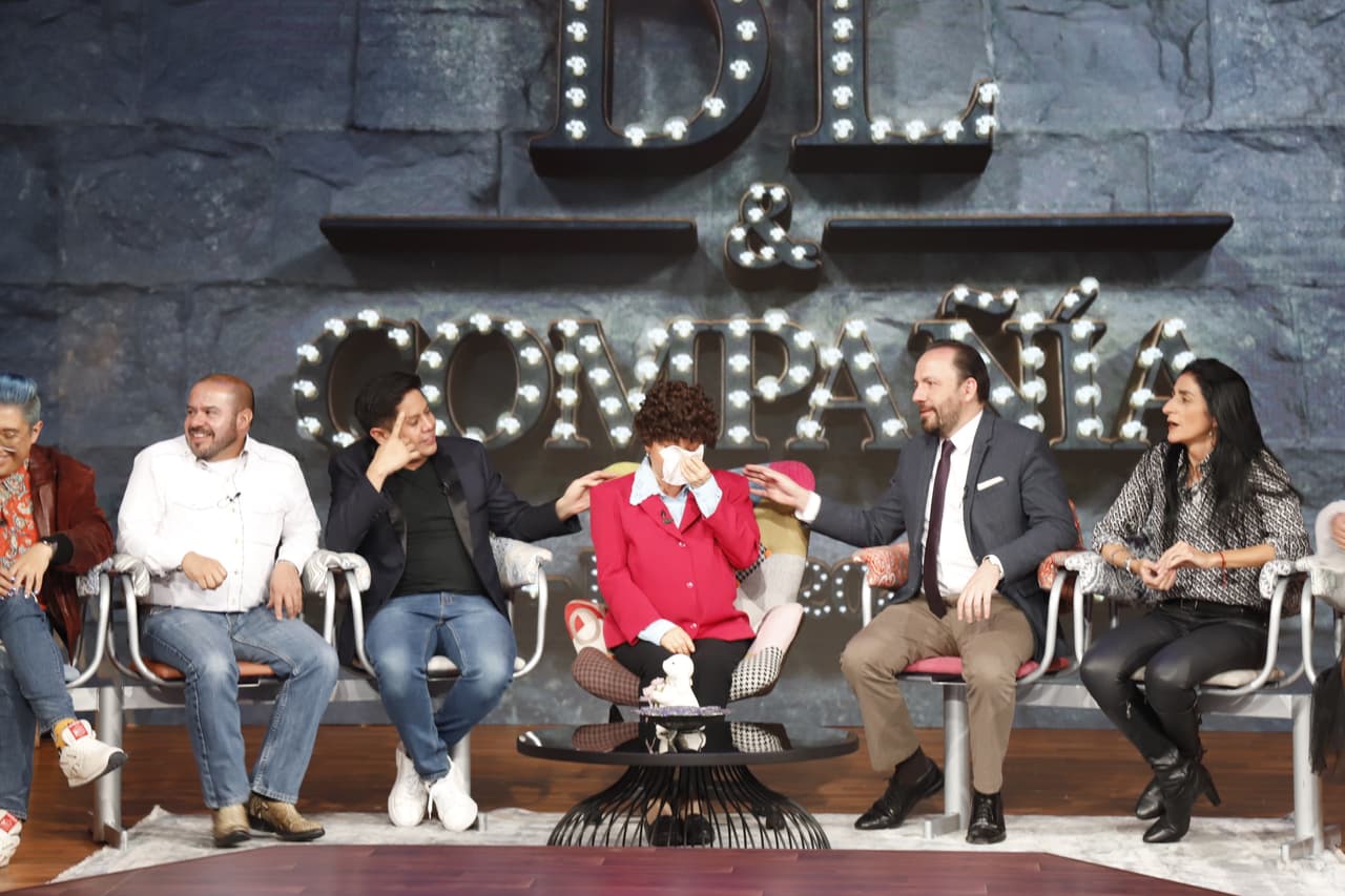 En la conferencia de prensa, Doña Lucha se puso a llorar porque le dijeron que era medio ruda y que tenía de favorito a Javier Carranza, quien no asistió, así como Alejandra Rivera.