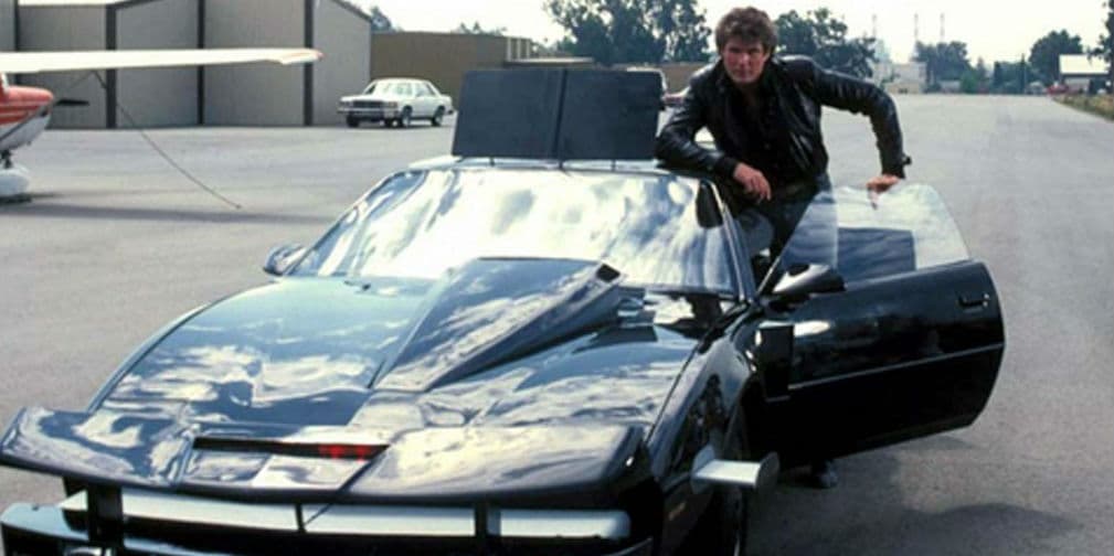 10. Kitt de El Auto Fantástico: David Hasselhoff conduce un coche inteligente, alcanzando fama y fortuna.