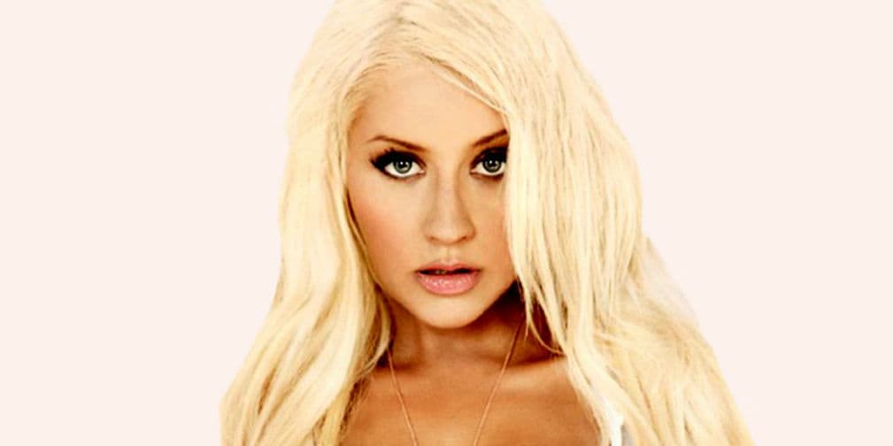 10. Christina Aguilera: Reveló que el mejor día de la semana era el domingo, ya que le encanta cocinar desnuda ese día.