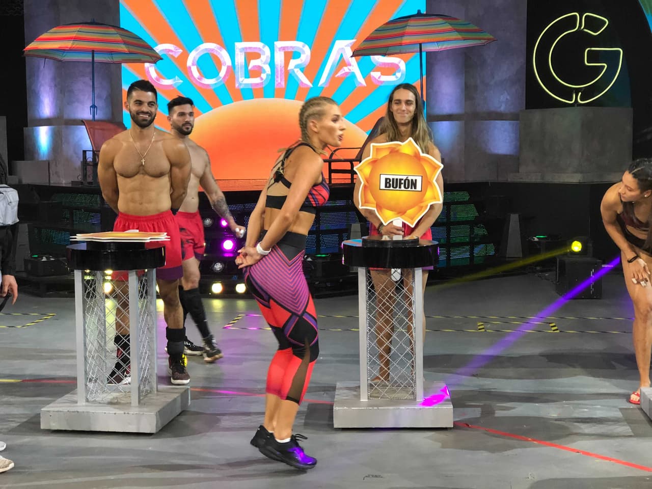 Irina tuvo algunos problemas con la palabra 'Bufón', pero le dio el punto a las Cobras en ese juego.