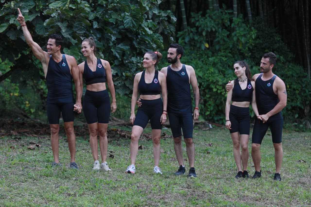 Julio, Isabela, Zori, Jorge, Daphne y Jesús en la prueba de eliminación del cuarto ciclo de Inseparables 2022.
