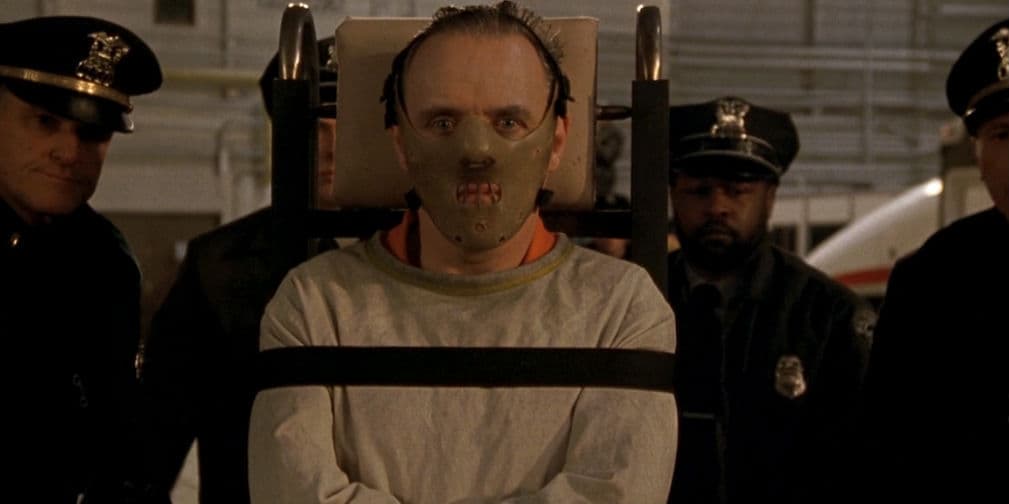 4. The Silence of the Lambs (1991): Anthony Hopkins es Hannibal, un psiquiatra confinado por crímenes de canibalismo.