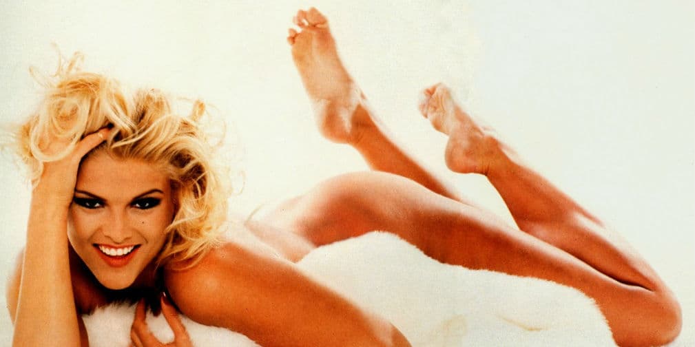 1. Anna Nicole Smith: La modelo y conejita de Palyboy dio a luz a su primer hijo, Daniel Wayne, a los 17 años.