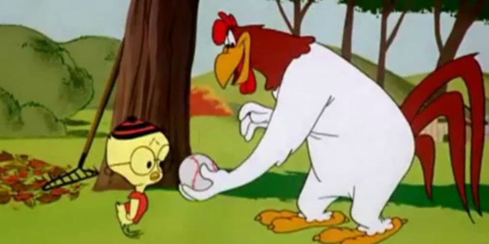 8. Junior: Es un personaje que aparece junto al Gallo Claudio, quien trata de enseñarle al chico Cabeza de huevo.