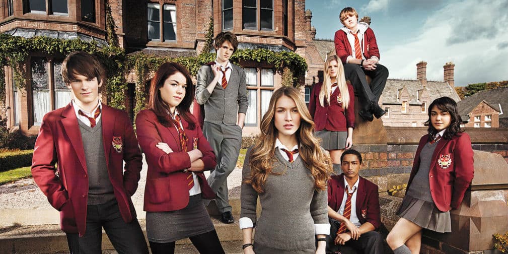 Las tres temporadas de la serie tienen una trama central distinta, pero todas se complementan entre ellas. Cada una se centra en un misterio o personaje específico.