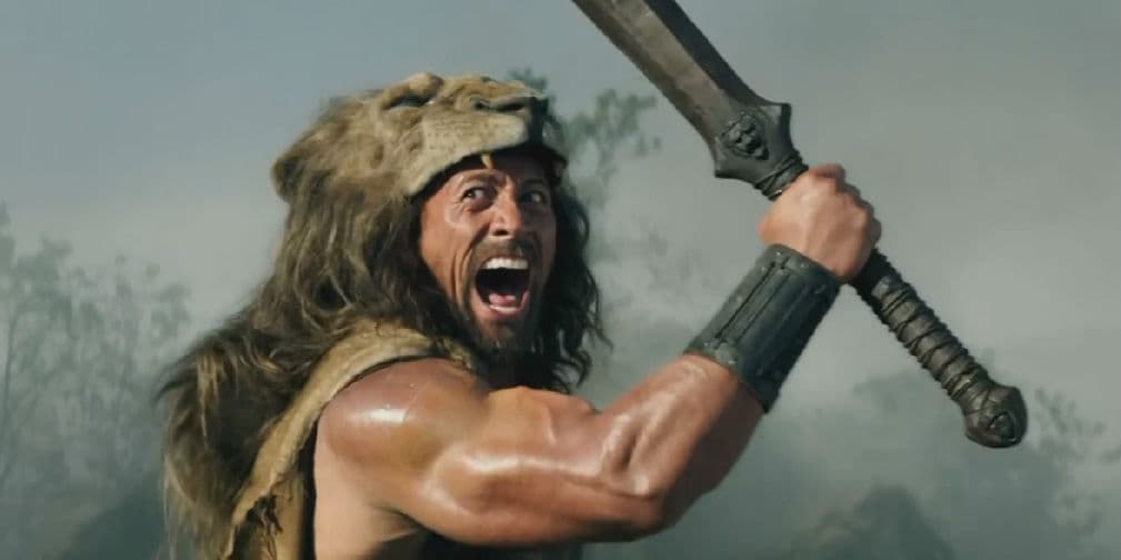 Dwayne Johnson, nacido el 2 de mayo de 1972, más conocido como The Rock, lo mismo corre autos en Fast and Furious que da vida a Hércules, ¡qué versátil!