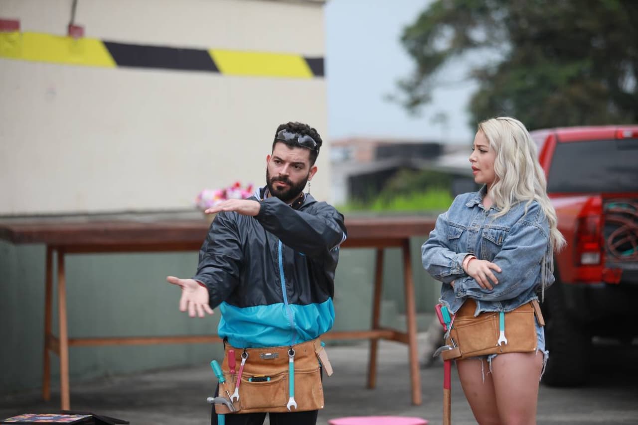 Adrián y Sandy discutieron en el episodio 7.