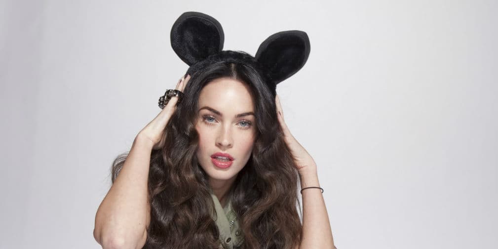 En 2004 conoció durante una película a Brian Austin Green e iniciaron una relación.