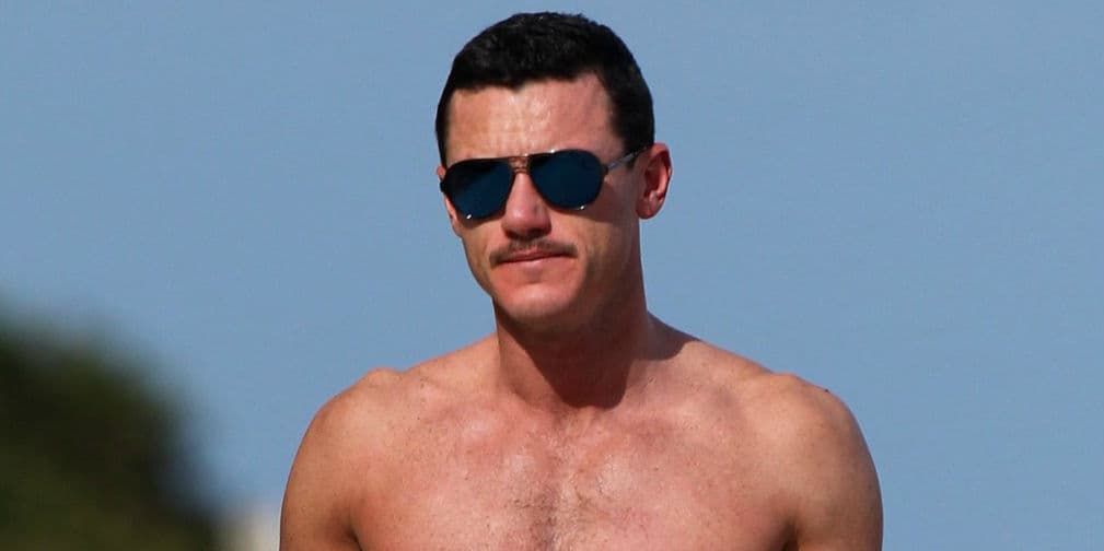 Próximamente lo veremos en La Bella y la Bestia en el papel del villano Gaston, el malvado cazador.