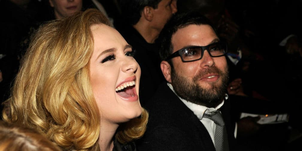 3. Adele: La cantante tiene una seria relación con Simon Konecki, con quien tiene un pequeño hijo.