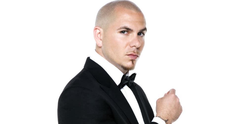 8. Pitbull: ¡Dale! Debemos reconocer que se ve mejor serio, ya que no tiene bonitos dientes el rapero.