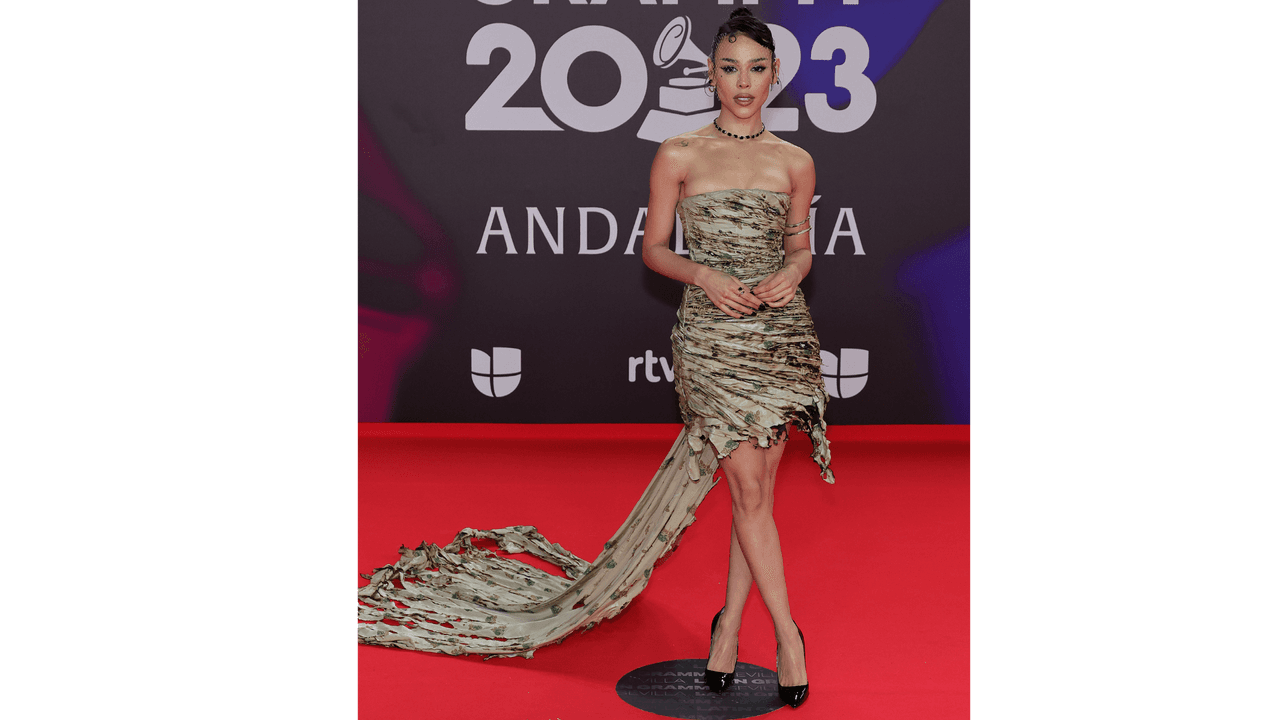 Danna Paola en la alfombra roja de los Latin GRAMMY 2023
