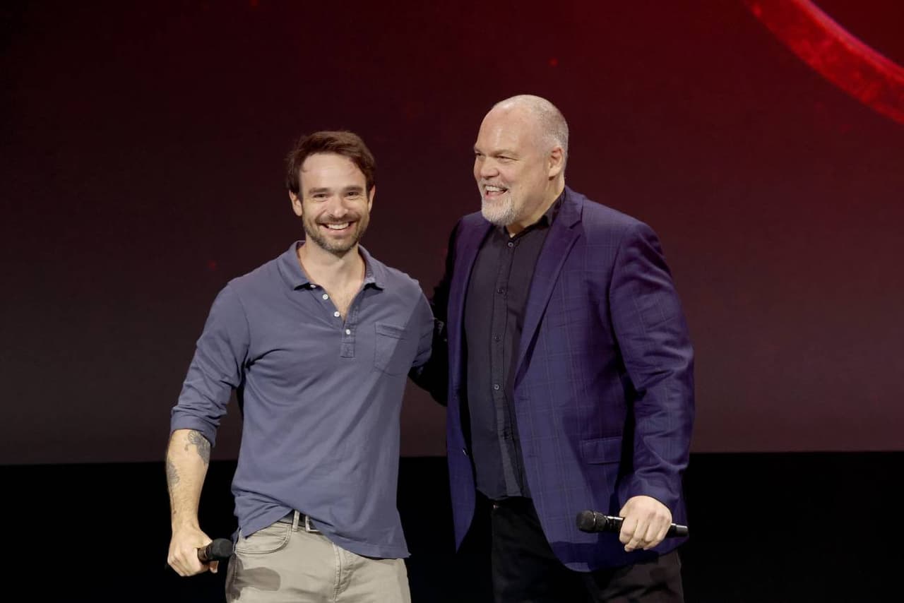 Charlie Cox y Vincent D'Onofrio en el evento D23 el 10 de septiembre de 2022.