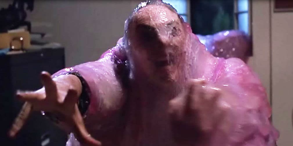 10. The Blob (1988): La Mancha Voraz llegó del espacio exterior para comerse literalmente un pequeño pueblo.