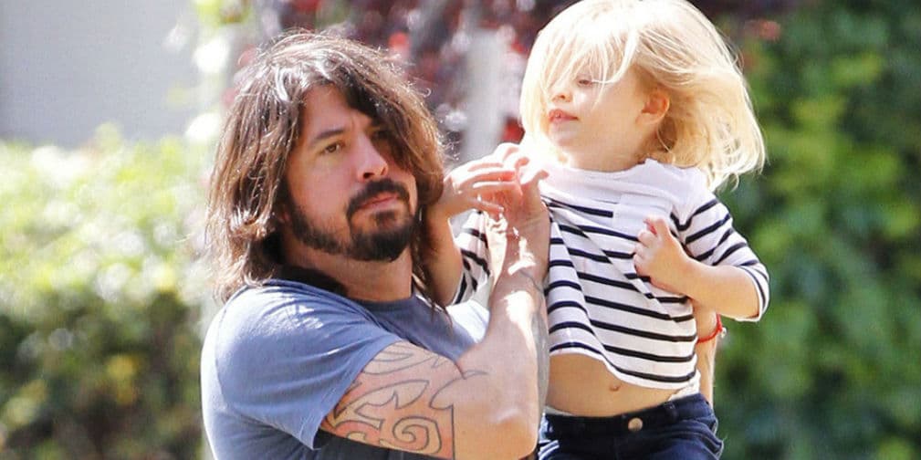 Dave Grohl: El ex baterista de Nirvana y vocalista de The Foo Fighters es todo un padre de familia para Violet Maye y Harper Willow.