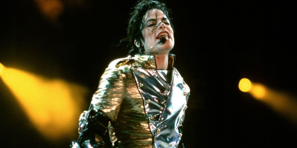 15. Michael Jackson: El Rey del Pop enfrentó varias demandas donde se le acusaba de violación de menores de edad.