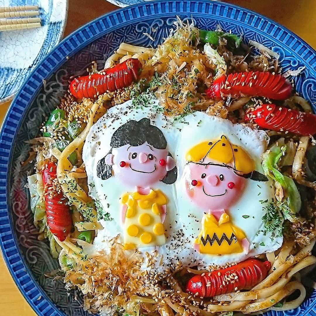 Etoni Mama posee un increíble don en la cocina, su habilidad para preparar platillos deliciosos, saludables y muy vistosos está fuera de serie.