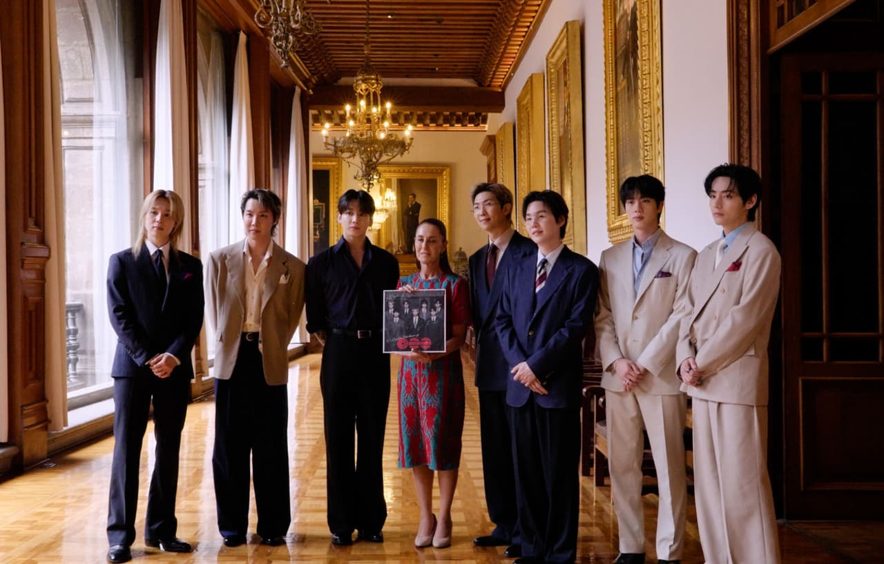 Presidenta de México Claudia Sheinbaum y la banda de K-Pop surcoreana BTS.