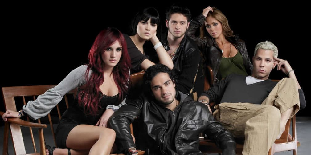 10. RBD: Dulce María y Poncho Herrera sufrieron en Barcelona, cuando su aeronave nunca pudo cobrar altura, provocando miedo y desconcierto en ellos.