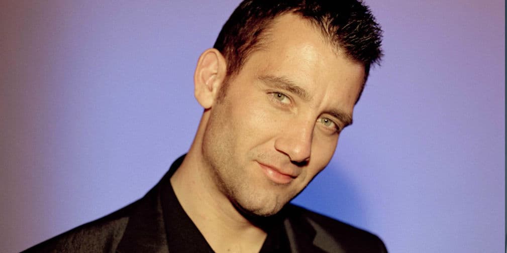 Clive Owen nació el 3 de octubre de 1964, y es un actor británico que actúa con regularidad en Hollywood.