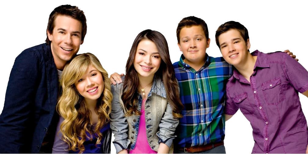 En iCarly aparece un videojuego llamado Pack Rat que es la parodia de Pac Man.