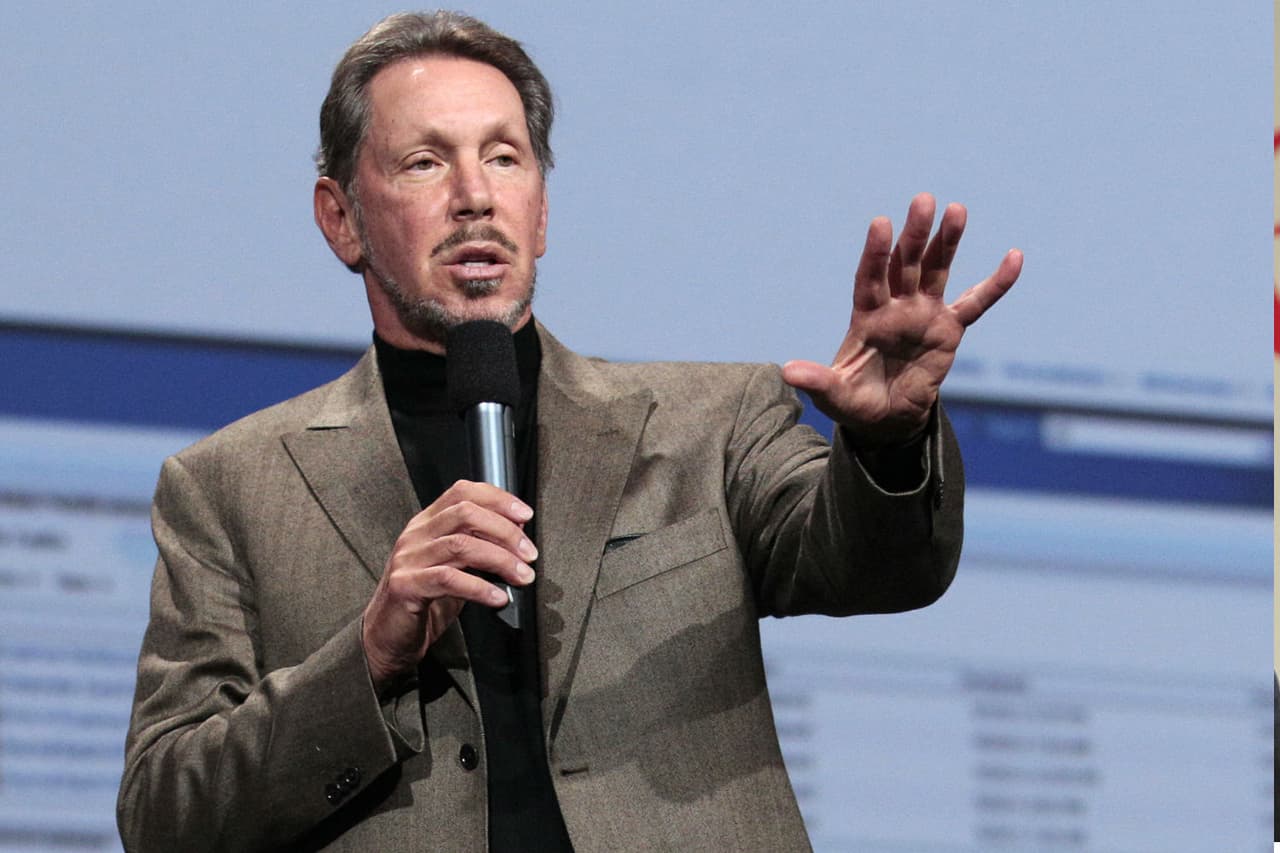 Larry Ellison es muy atractivo gracias a sus 43 mil millones de dólares.