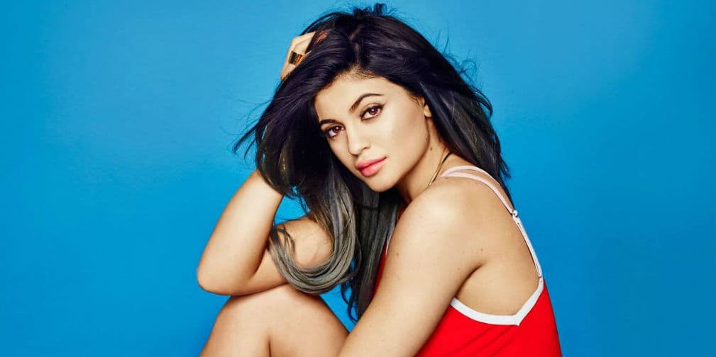 8. Kylie Jenner: Ya sea en limusina o avión, la modelo nunca olvidar cargar con su bolsa de pollo frito.
