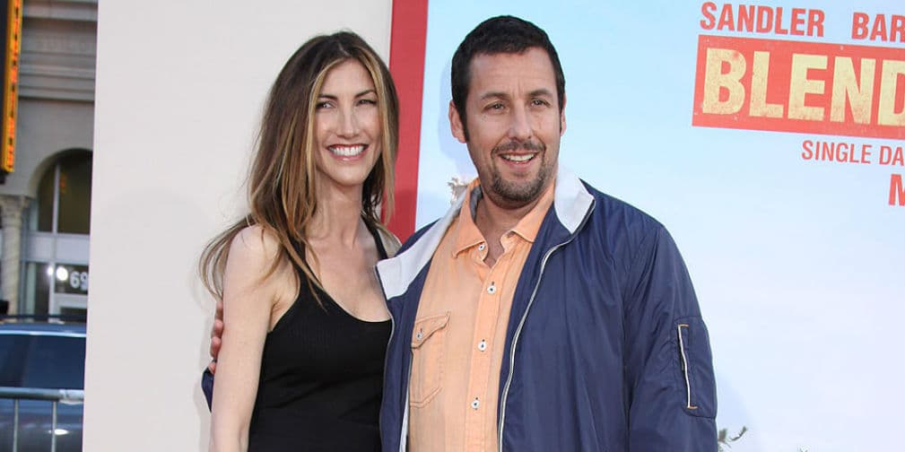 6. Adam Sandler: El comediante Rob Schneider los presentó, ella era una fan y a él le gusto. ¡Así de fácil!
