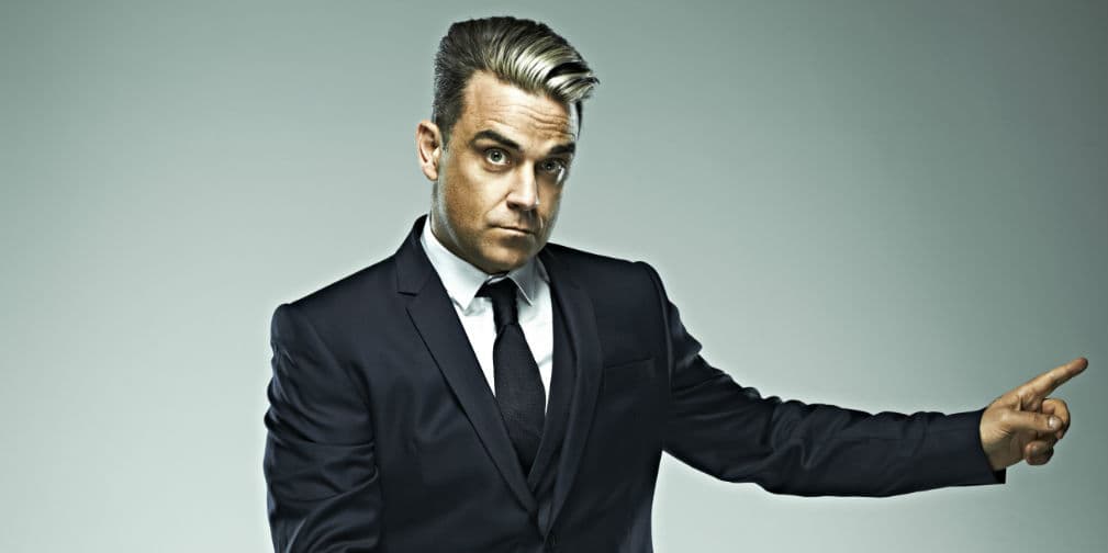 11. Robbie Williams: El cantante se preguntó así mismo... ¿Ahora Prince? No no no. (recordando a Bowie también)