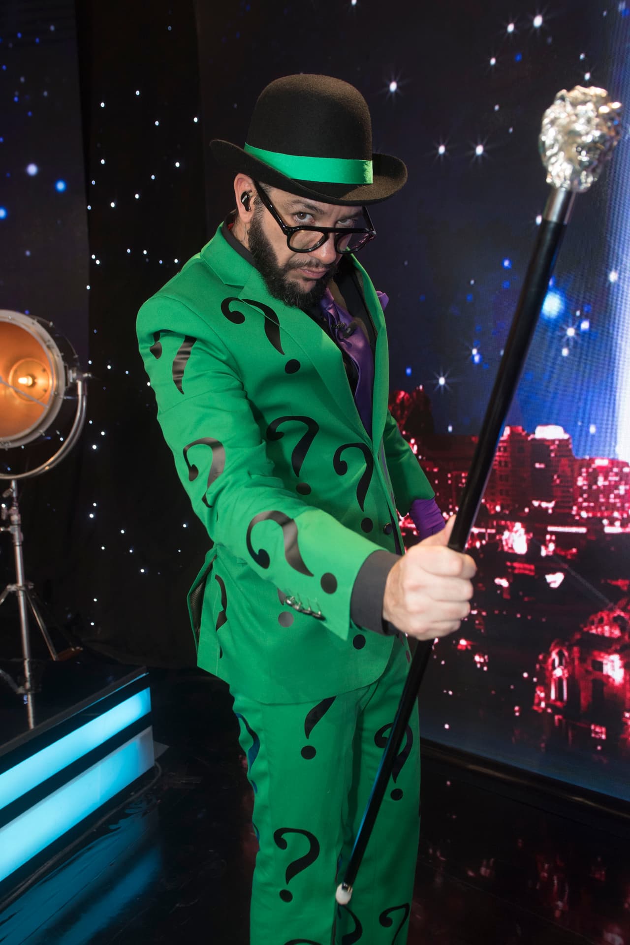 Le quedó muy bien el atuendo de Edward "Eddie" Nashton, también conocido como E. Nygma.