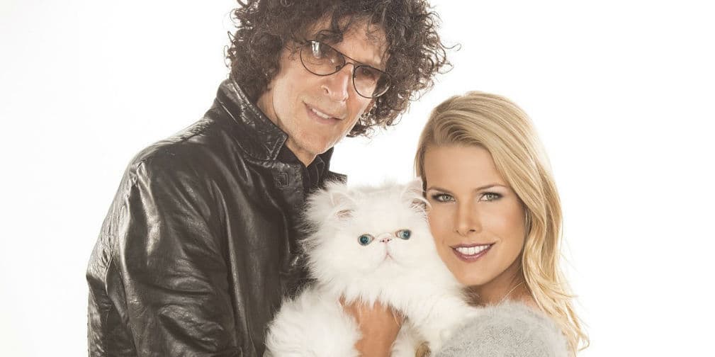 3. Howard Stern: El locutor de radio y su esposa Beth promueven la adopción, tienen ¡50 gatos en casa!
