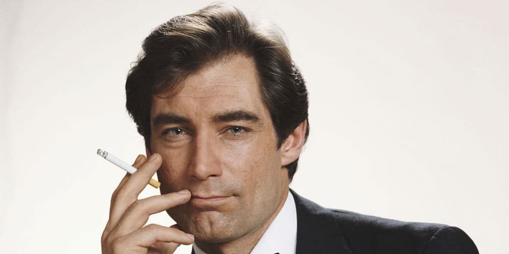 6. Timothy Dalton (1986,1992): En 1987, se disputó el papel junto a Pierce Brosnan, ganando Dalton.