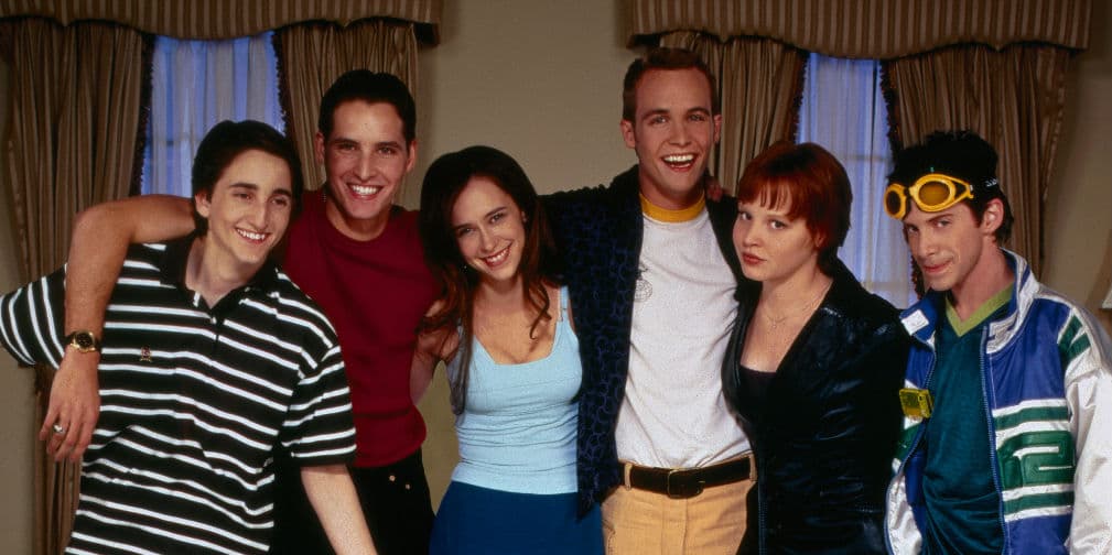 Cant Hardly Wait (1998). Jennifer Love Hewitt además de esconder lo que hizo el verano pasado, también actuó en esta película sobre una fiestototototota.
