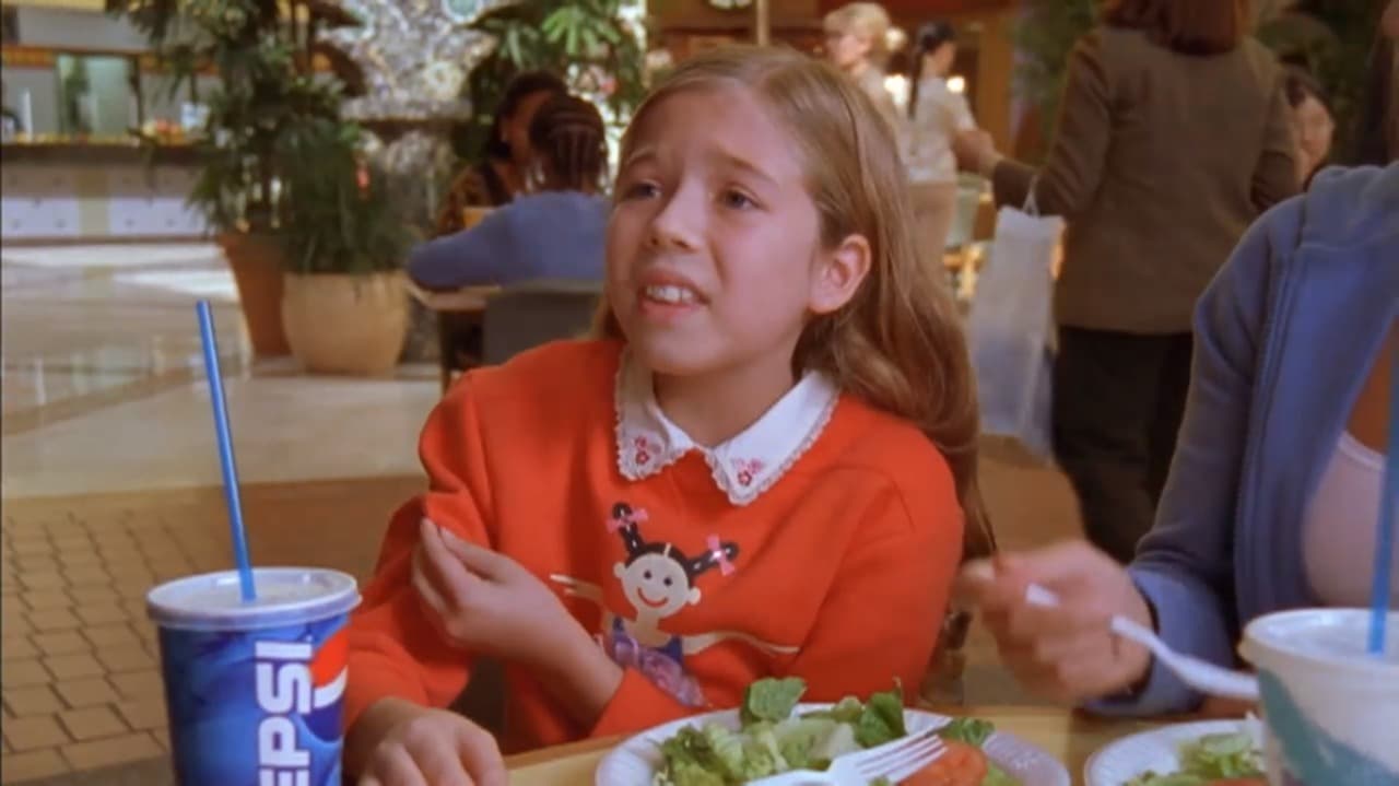 También de iCarly tenemos a Jennette McCurdy, quien interpretó a dos personajes. Primero fue Daisy, la versión femenina de Dewey en el capítulo "If Boys Were Girls (2003)".