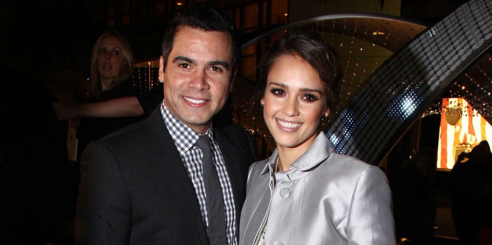 1. Jessica Alba: Se conocieron mientras filmaba Los cuatro fantásticos, él era un asistente de producción.