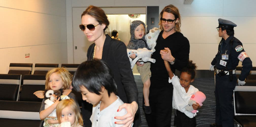 Junto a Angelina Jolie tiene seis hijos: Maddox, Zahara, Pax, Shiloh, Knox y Vivienne.