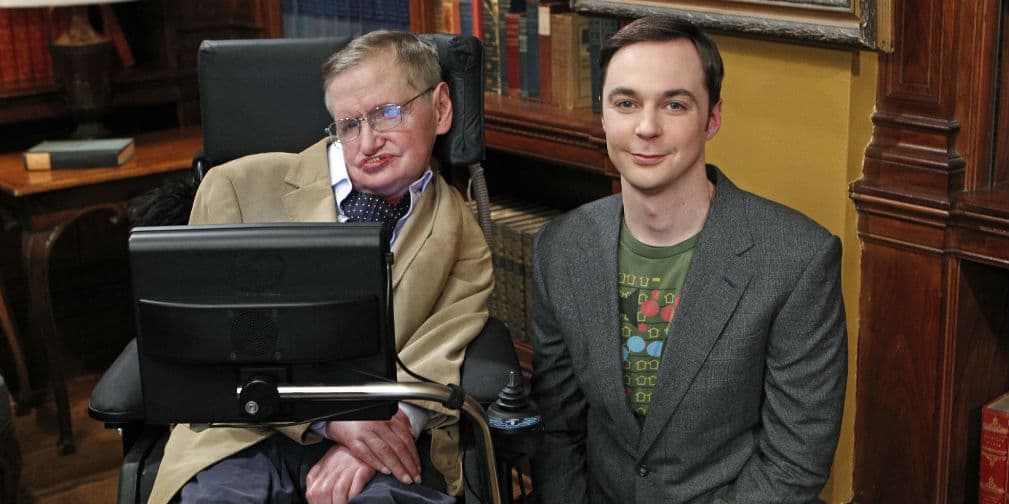 1. Stephen Hawking: Icono de la ciencia moderna, el británico es reconocido tanto por sus teorías sobre la física teórica.