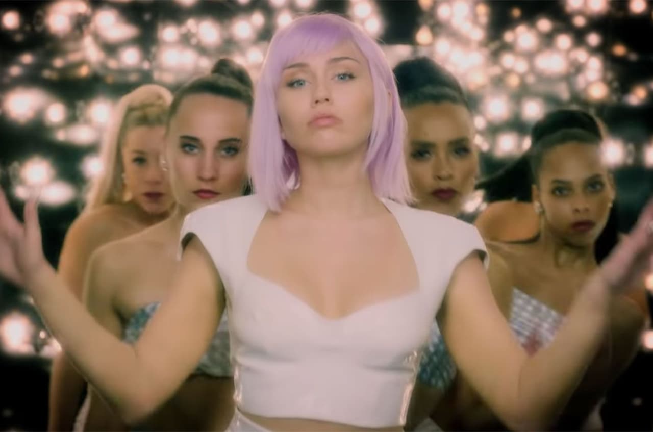 El capítulo de Miley Cyrus en Black Mirror tiene versión porno