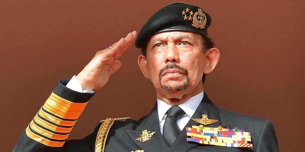 1. Sultán de Brunei: Hassanal Bolkiak tiene una colección que alcanza los 5 mil vehículos, muchos que no ha probado.