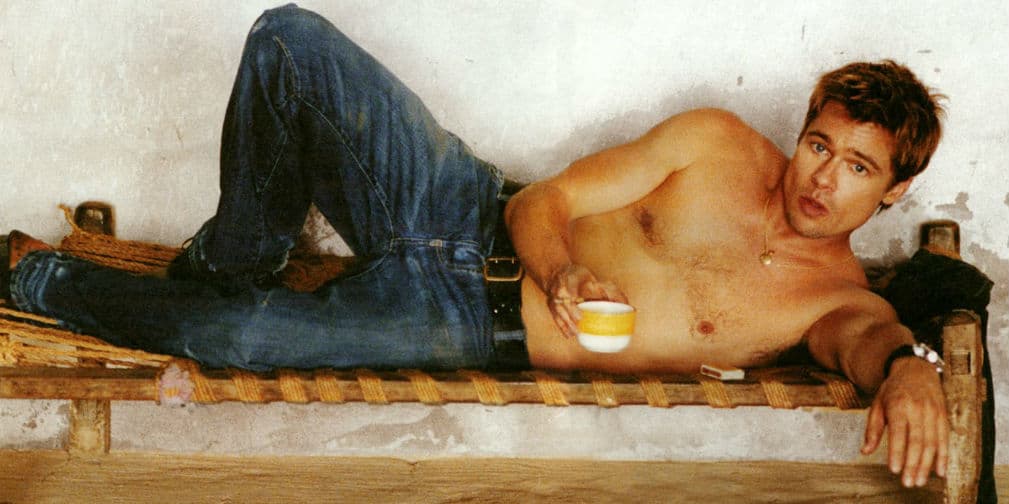 5. Brad Pitt: El actor admitió haber formado parte de The Dancing Bares, un grupo de bailarines masculinos que se ganaba el pan quitándose la ropa.