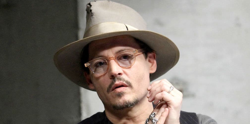 9. Johnny Depp: Vendía lápices por teléfono. Y también imitaba a estrellas de rock por 25 dólares al día.