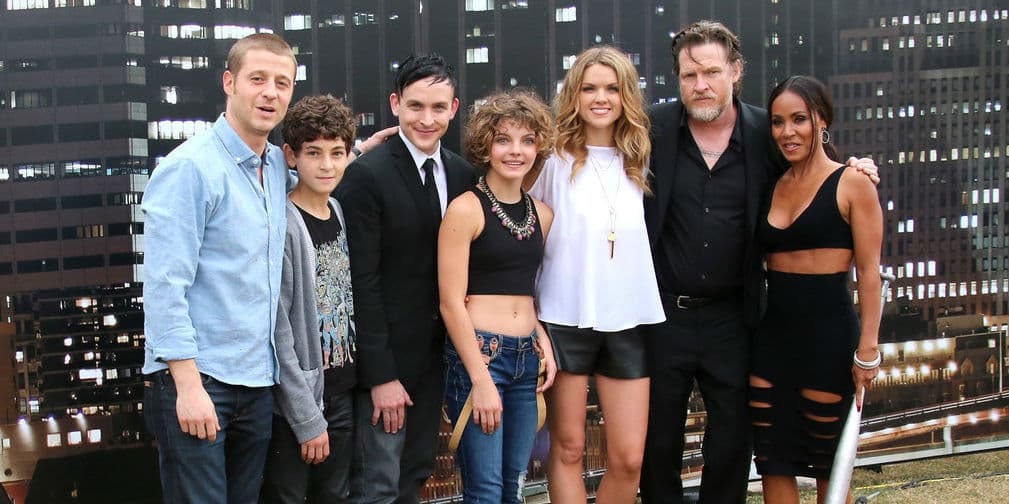En Gotham comparte créditos con Ben McKenzie, Jada Pinkett Smith y Nicholas DAgosto, entre otros.