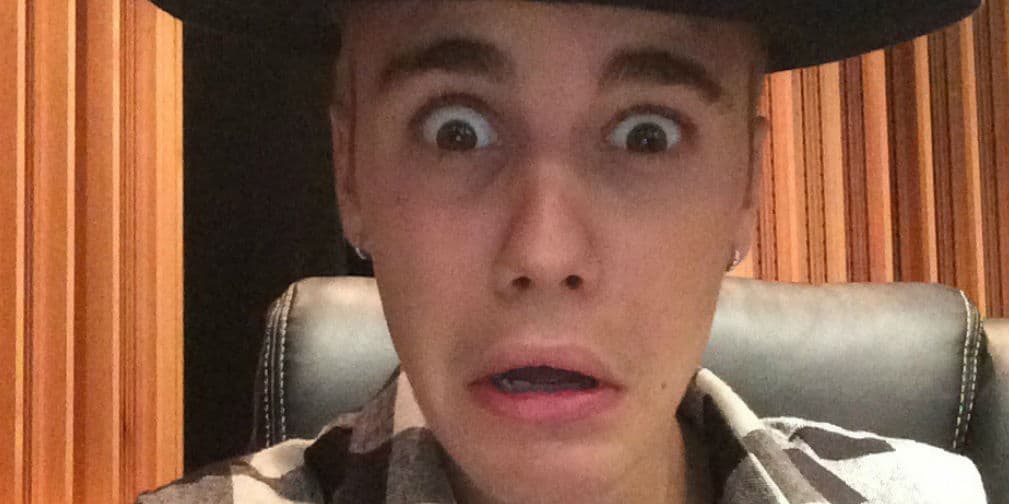 Justin Bieber está poseído, esa es la única explicación de su errático comportamiento de los últimos años.
