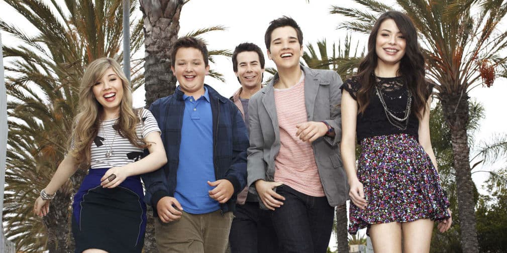 www.icarly.com es una página web real, intenta escribirla en tu computadora y mira a dónde te lleva.