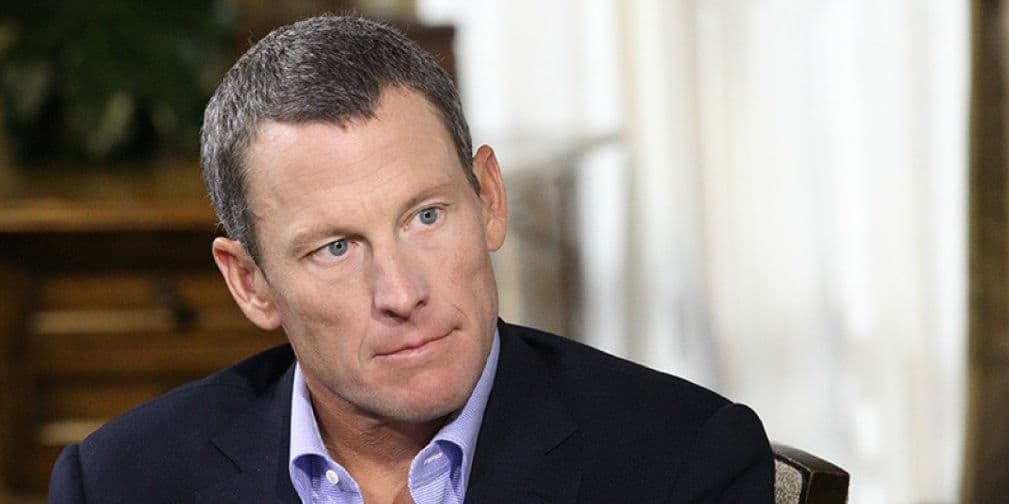 7. Lance Amstrong: Donó 5 millones de dólares para la investigación del cáncer y fomentar los derechos humanos.