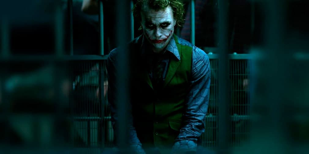 Ledger le pidió a Christopher Nolan que lo dejara dirigir los vídeos en los que The Joker amenaza a Batman.