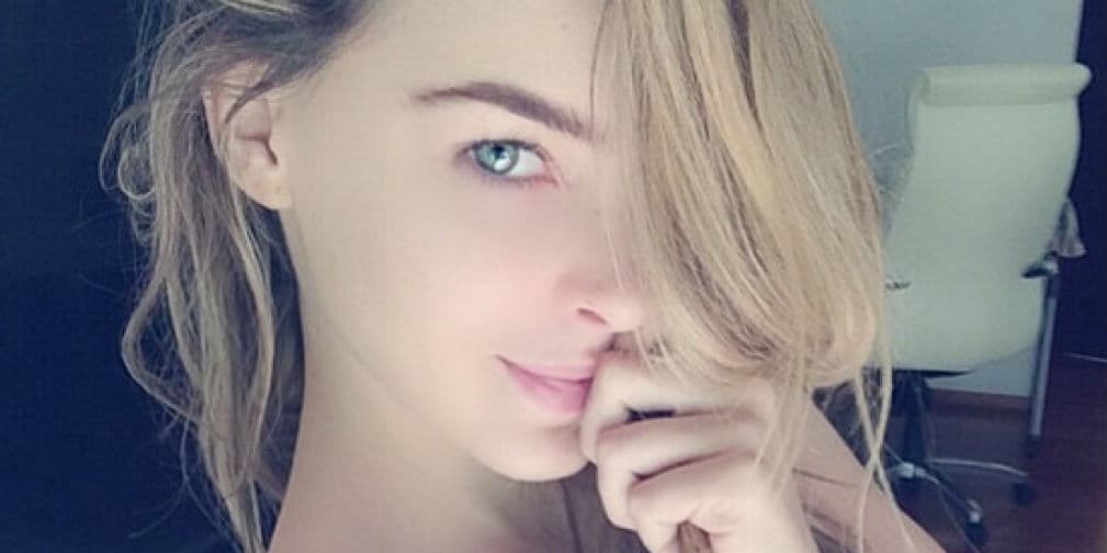 2. Belinda: Con una mirada coqueta, la artista juvenil hizo que se nos olvidara que andaba de cara lavada.